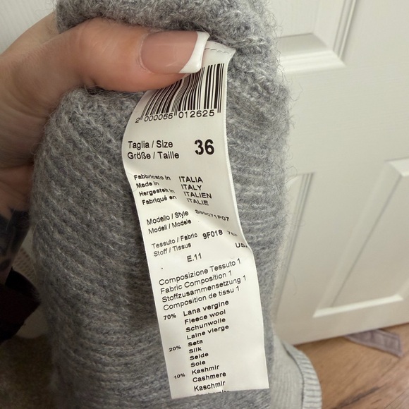 Peserico Gray and Cream Turtleneck Sweater - Picture 5 of 6